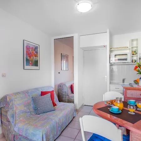 Les Canoubiers Iii By Interhome * Ла-Лонд-ле-Мор